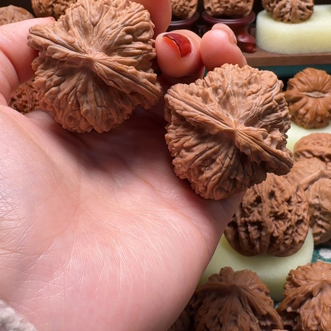 文玩核桃吊坠45白狮子