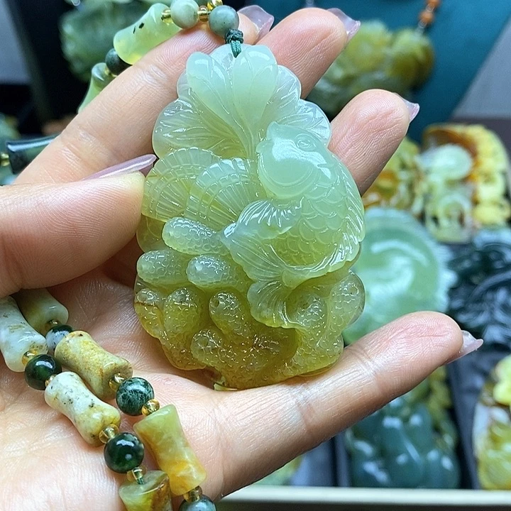 蛇纹石玉未镶嵌挂件