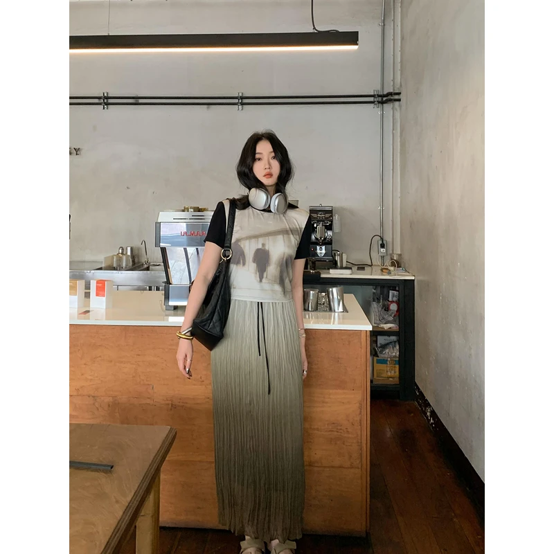 任小艺设计感复古短款印花t恤女夏季新款修身圆领小众别致上衣