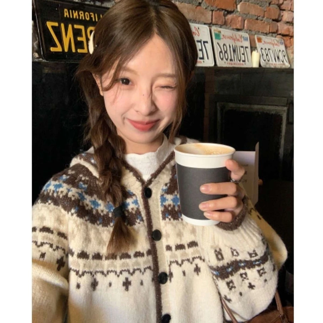 【现货】韩版慵懒风秋冬款时尚百搭加厚针织开衫毛衣外套。