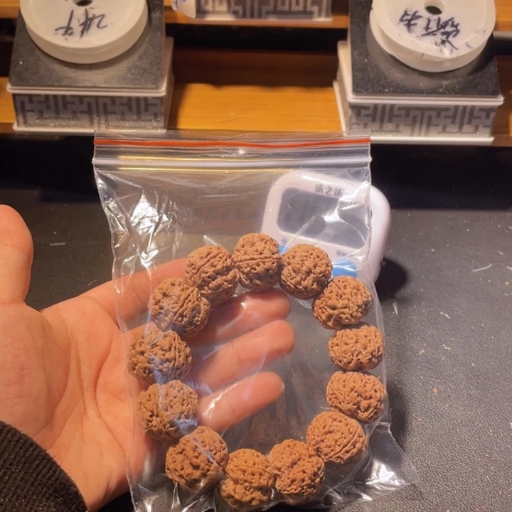 张***四金刚菩提手串这个