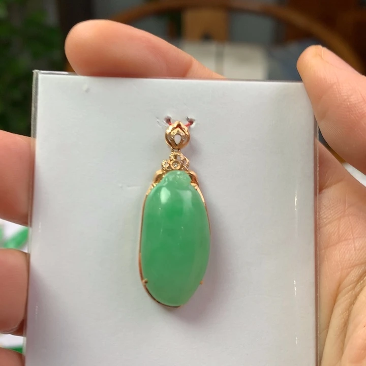 翡翠18K金镶嵌颈饰翡翠吊坠