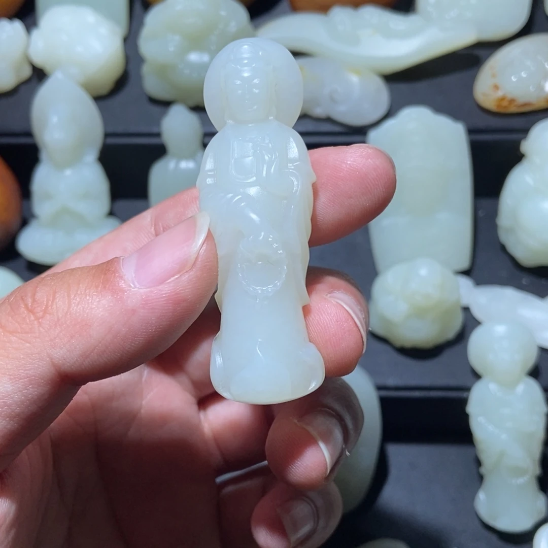 欢***铁和田玉未镶嵌颈饰
