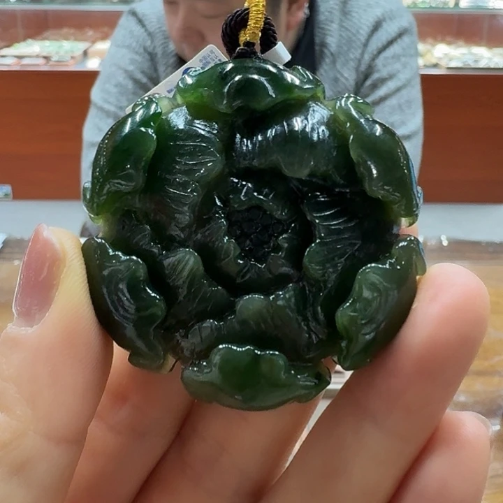 和田玉吊坠(不含链)未镶嵌碧玉牡丹吊牌（可当车挂）
