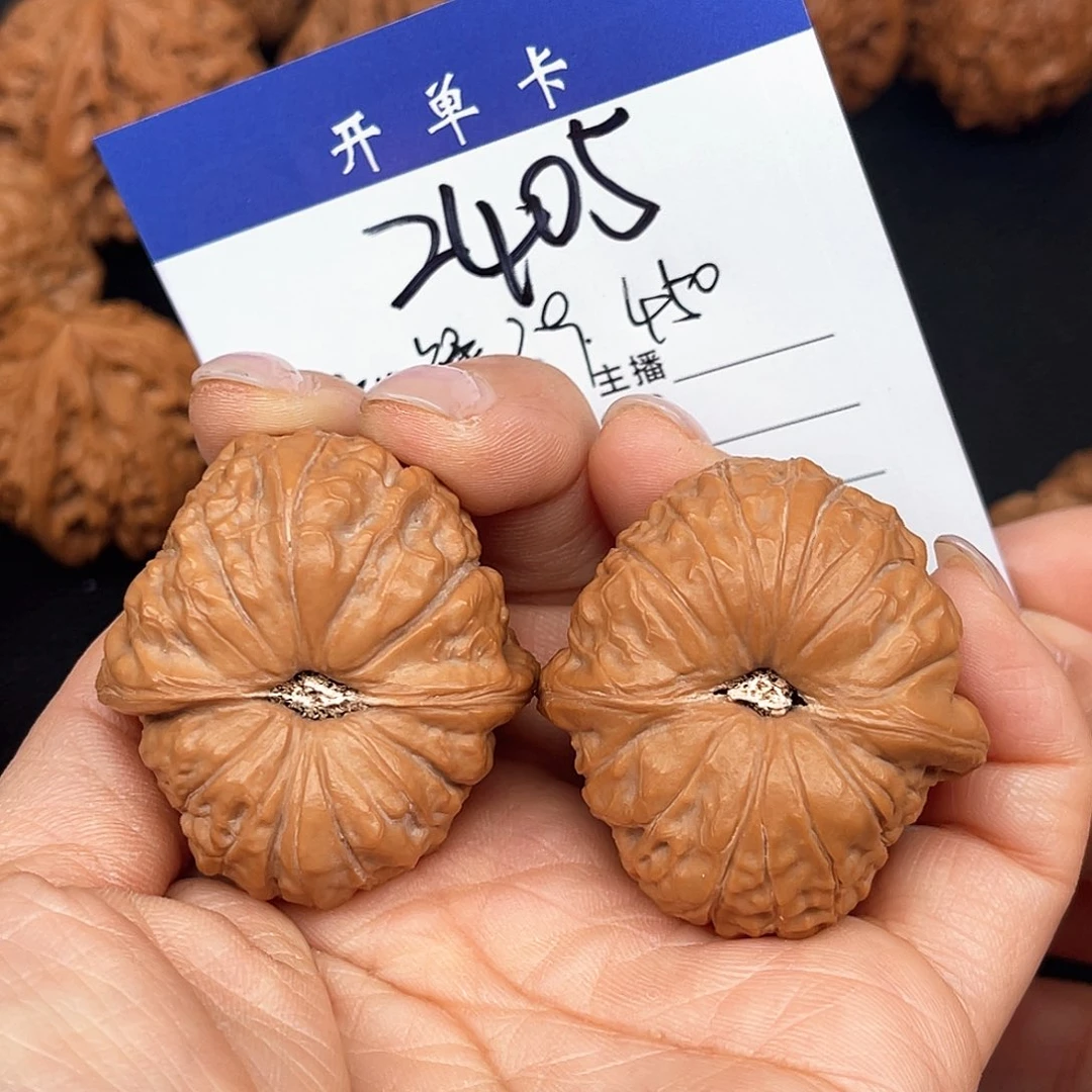 文玩核桃吊坠“***”南瓜37尺。 2405