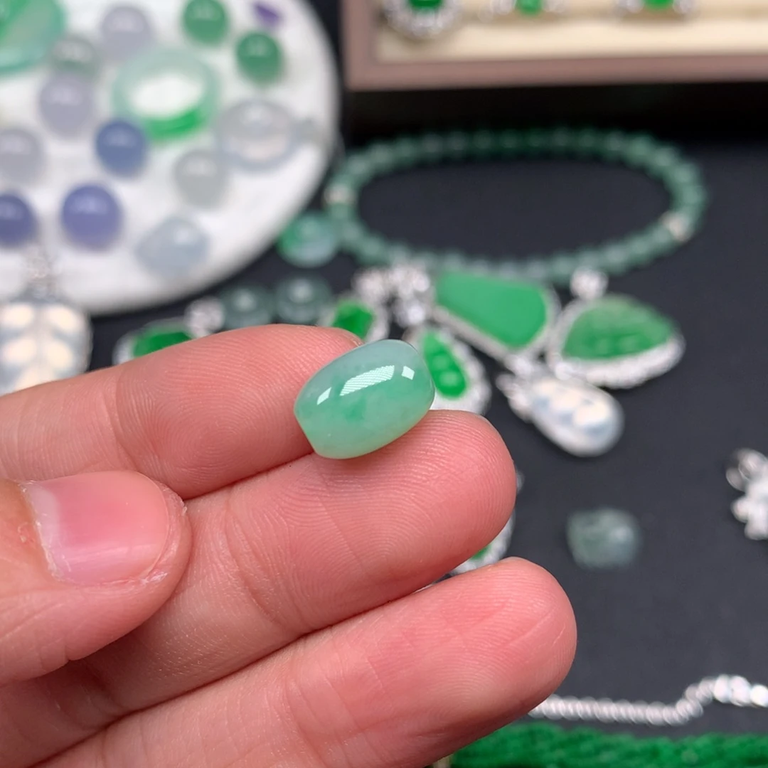 水***座翡翠未镶嵌颈饰珠子