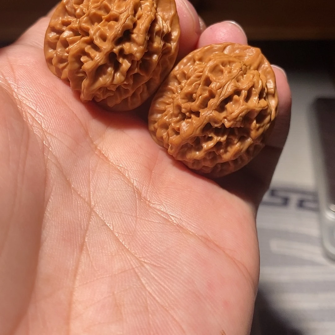 把件文玩核桃006秦闷尖微微瑕