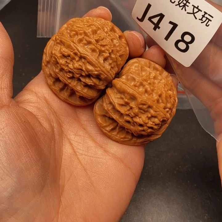 一***公吊坠桃核J418白狮子