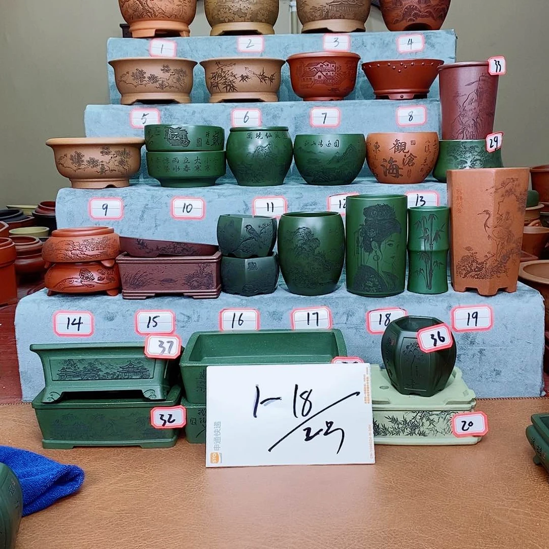 紫砂花盆山***月我在看书