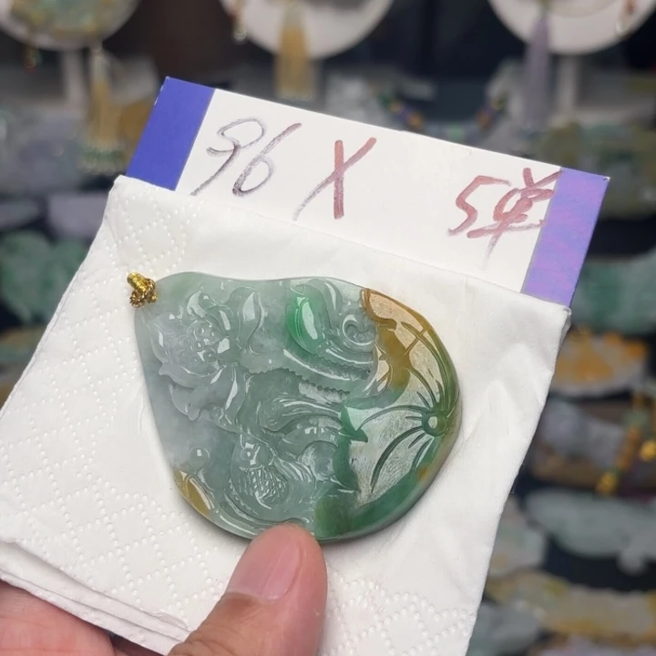 翡翠未镶嵌颈饰C*P吊坠