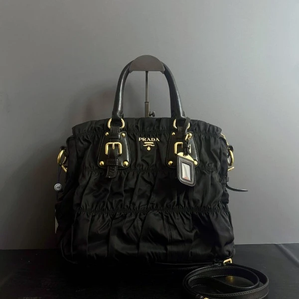 妃鱼/普拉达/95新/包包/市场价28000/250121XZ0037