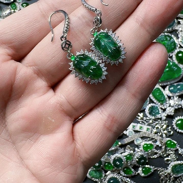 翡翠颈饰未镶嵌天然A货翡翠放漏