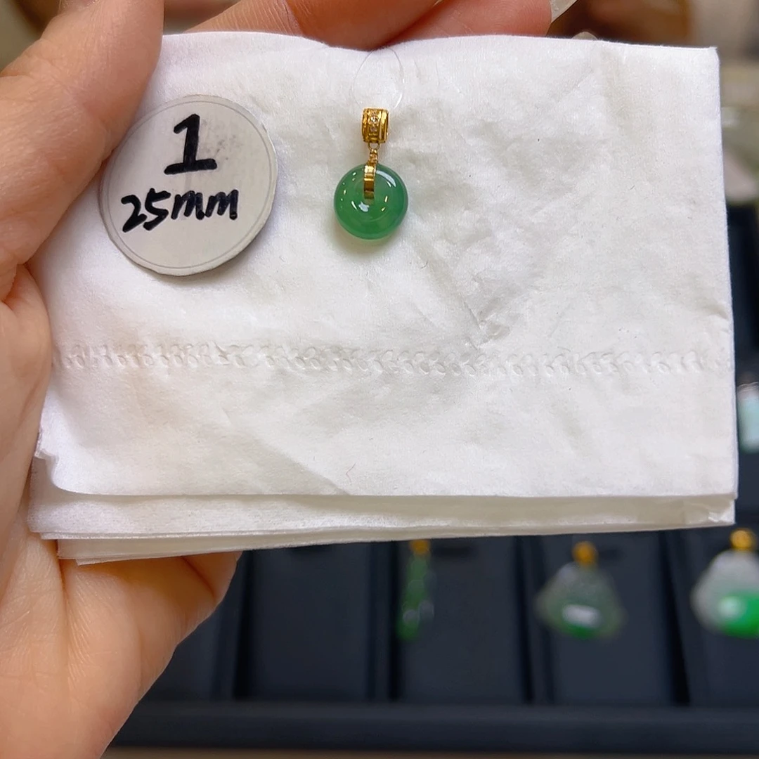 翡翠颈饰18K金镶嵌翡翠