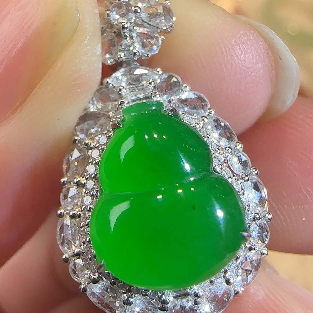 翡翠18K金镶嵌吊坠(赠链)