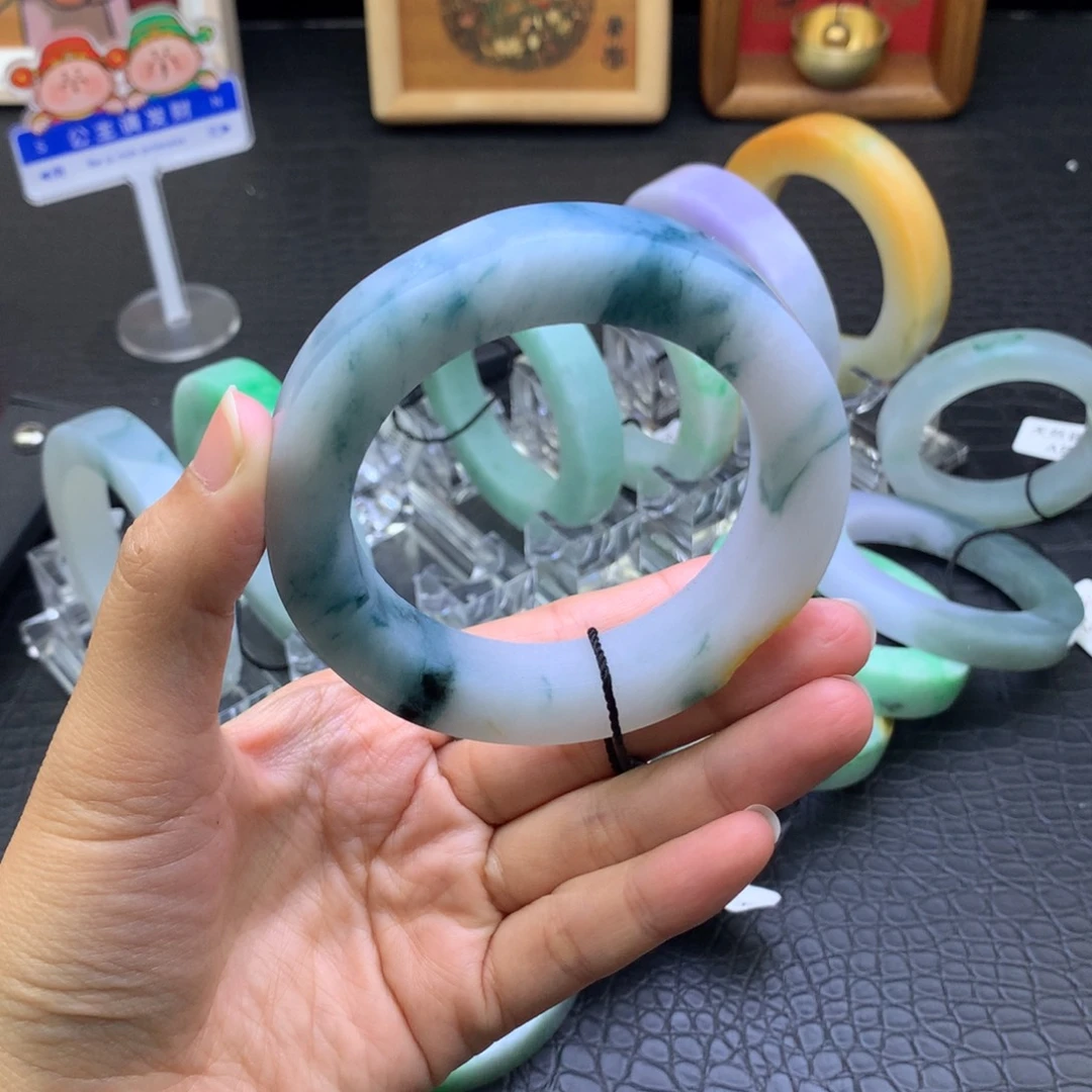 定制翡翠未镶嵌翡翠手镯