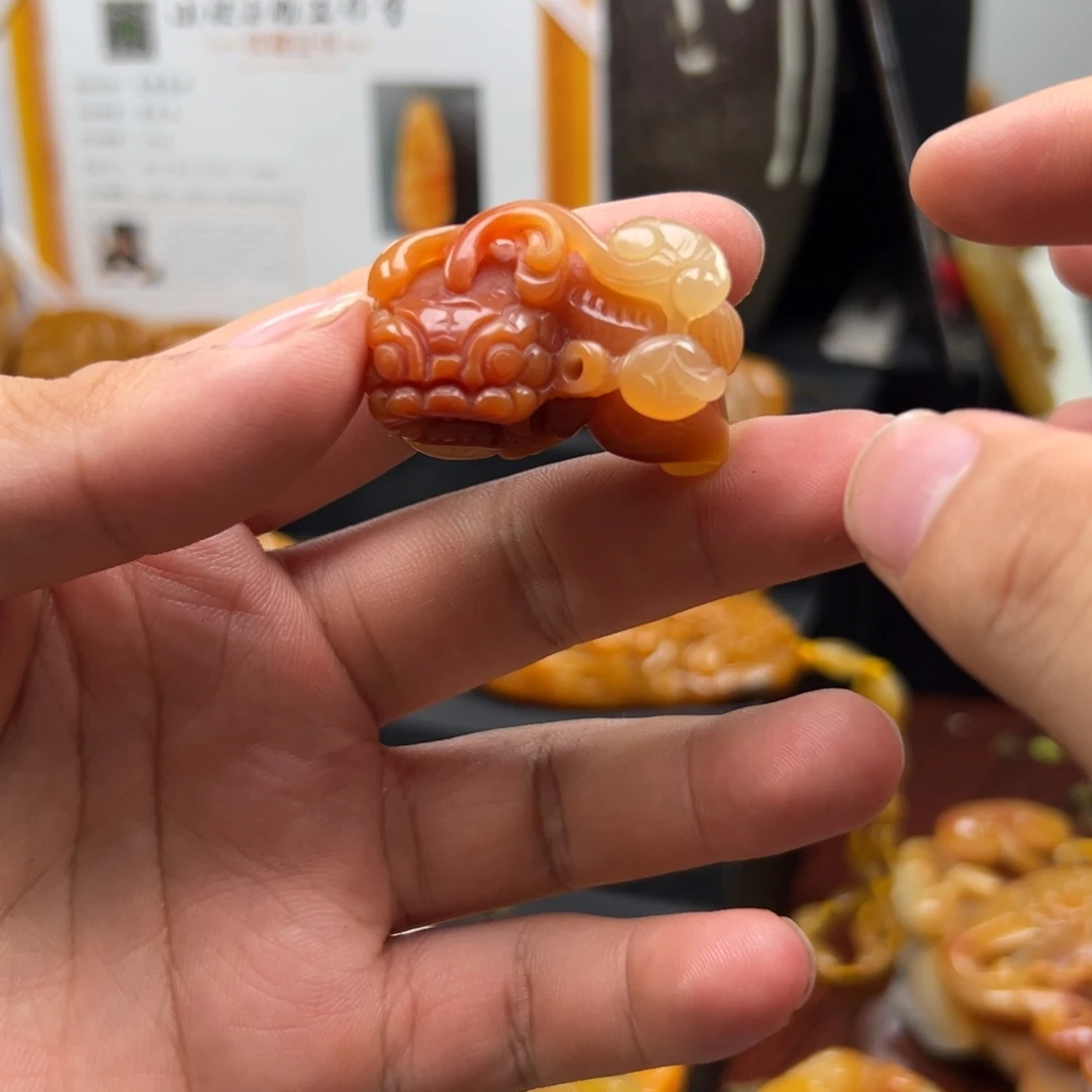未镶嵌石英质玉（黄龙玉）黄龙玉