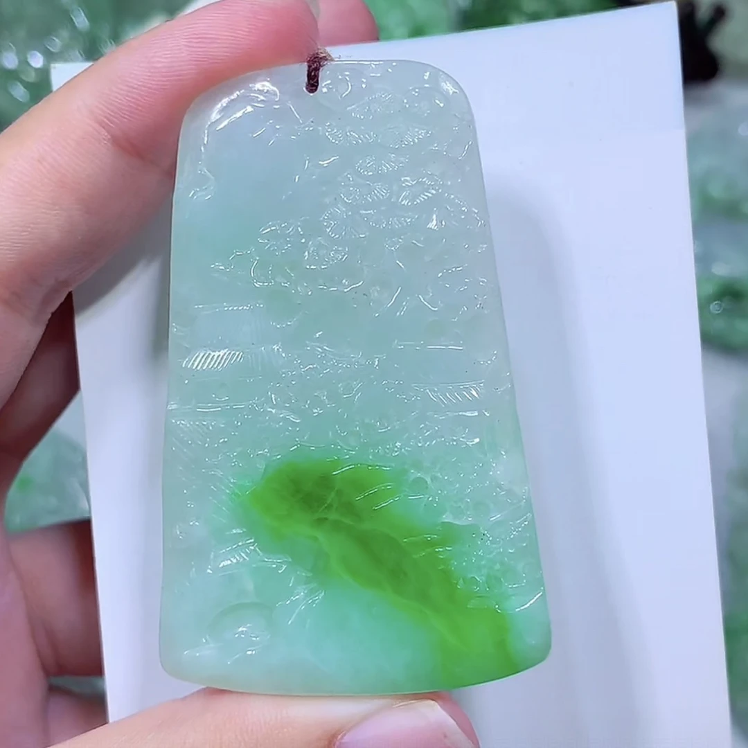 缅甸天然翡翠A货翡翠白底青飘阳绿山水吊坠