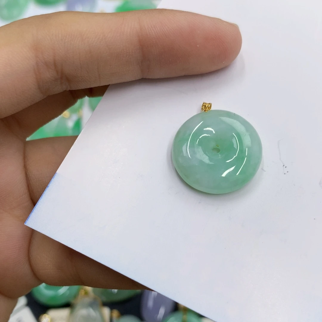 翡翠18K金镶嵌颈饰翡翠
