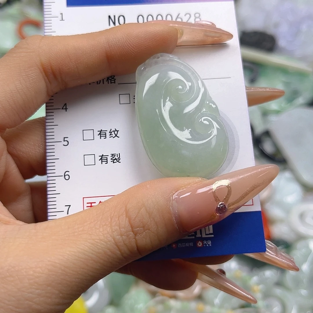 翡翠未镶嵌颈饰hhh