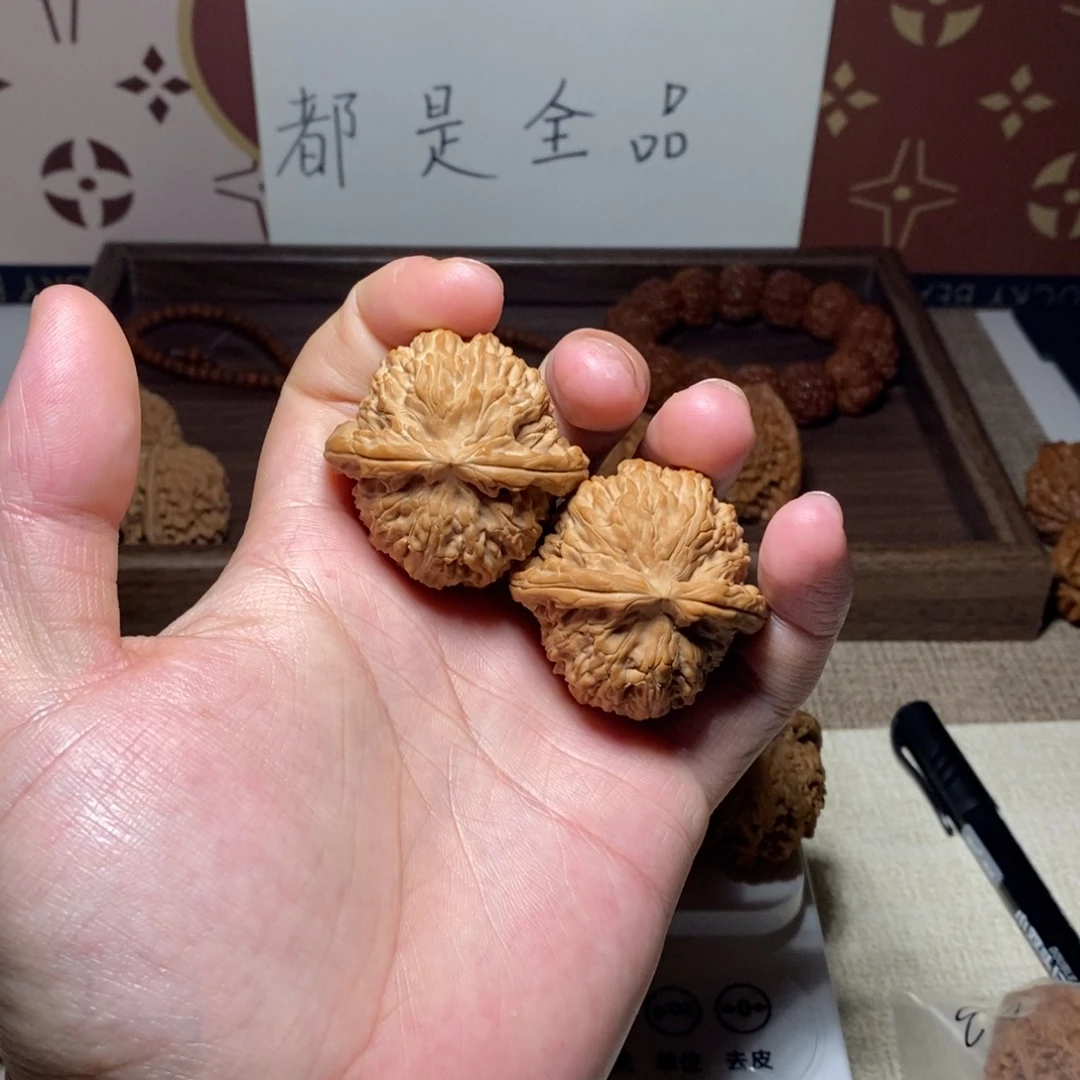 阿***哥核桃全品白狮子43.5尺寸