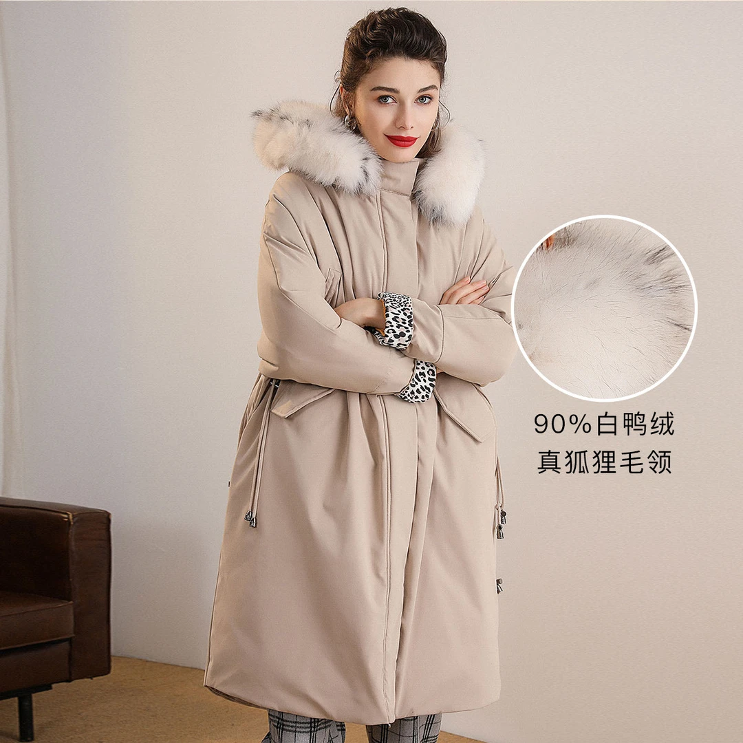 白鹿语冬款真狐狸毛领白鸭绒连帽拼接豹纹中长款羽绒服女BX1126