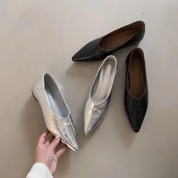 敲洋气手工褶皱尖头浅口平底单鞋女春夏百搭一脚蹬通勤V口奶奶鞋