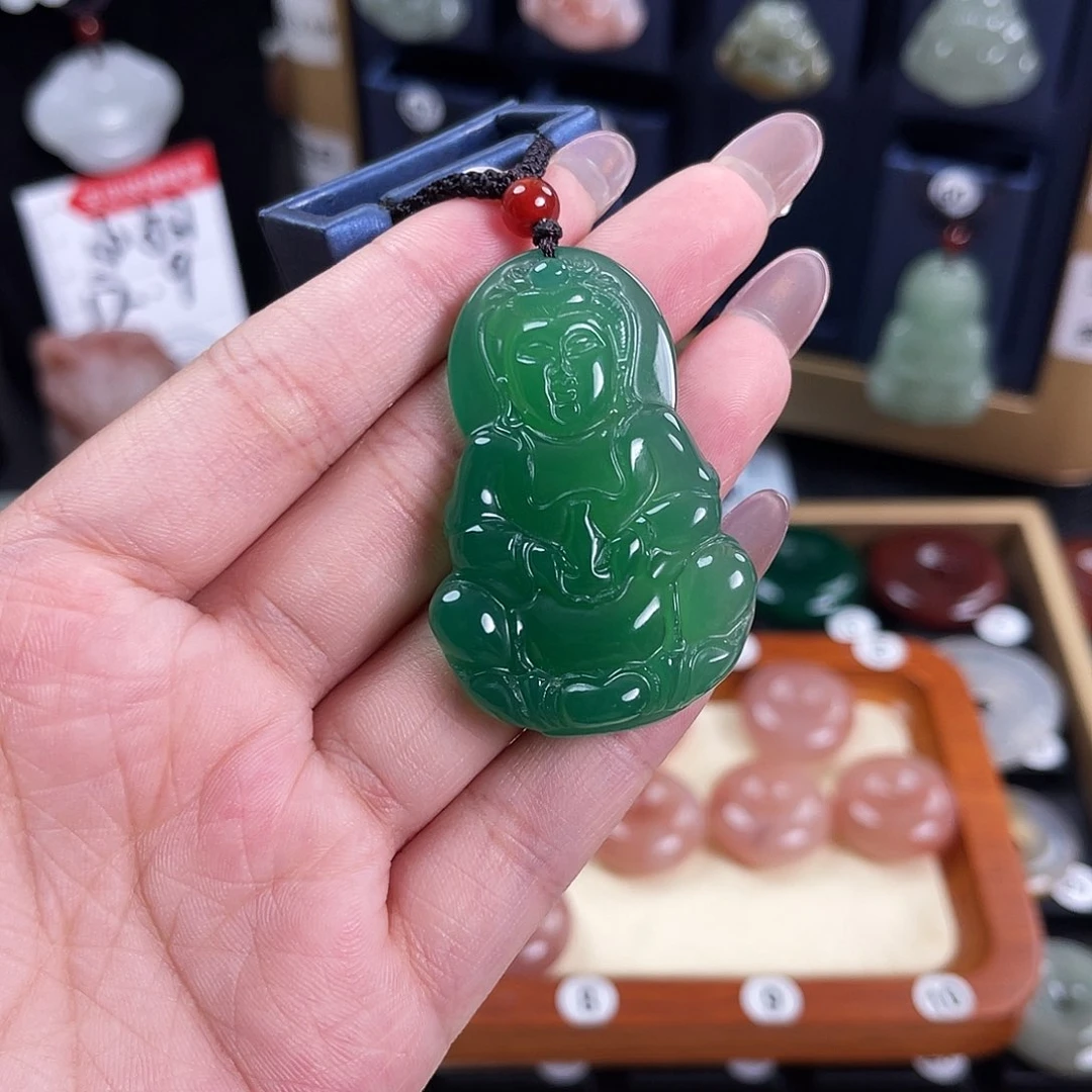 颈饰未镶嵌石英质玉