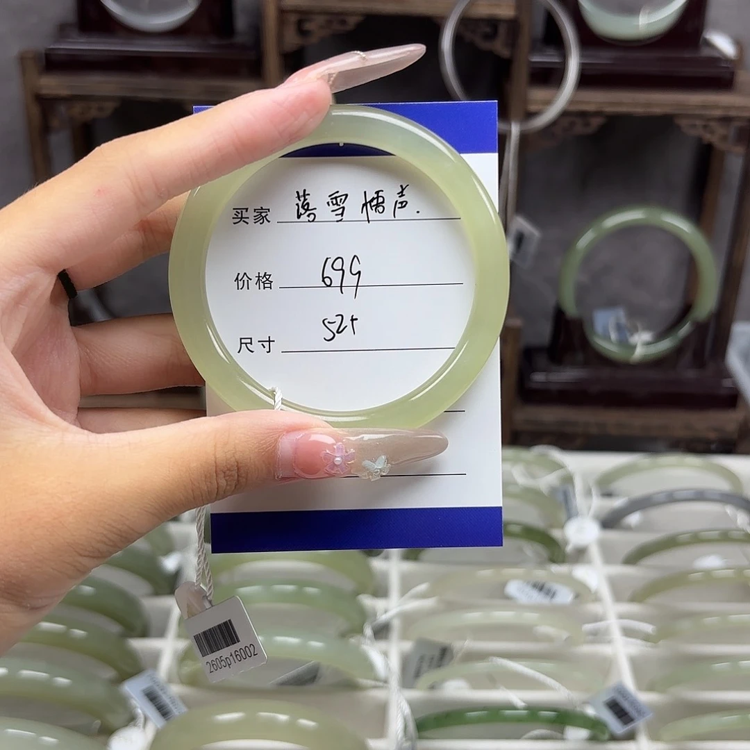 和田玉手镯未镶嵌落**声