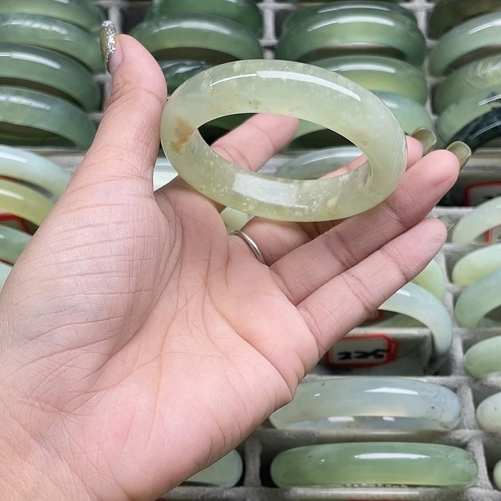 蛇纹石玉未镶嵌手镯213