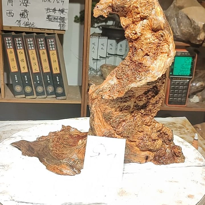 松木环****军97号北沉香琥珀木天然造型