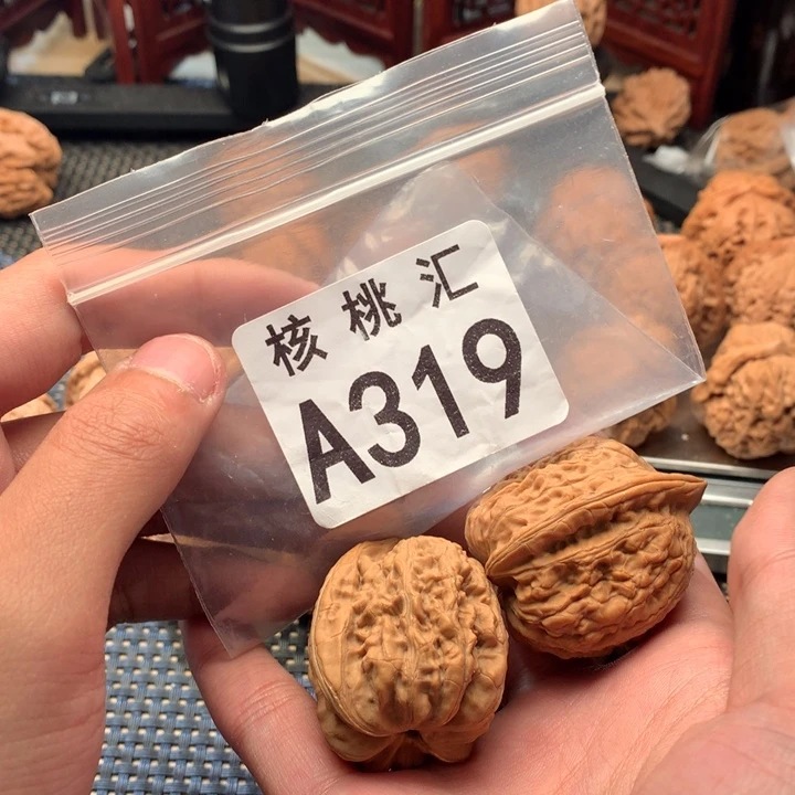 文玩核桃吊坠赤龙