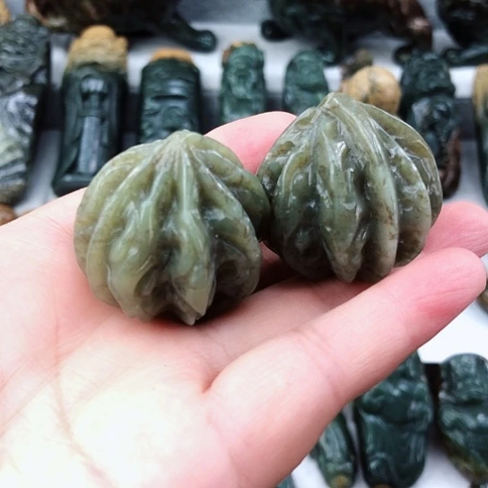 未镶嵌岫岩老玉（透闪石质玉）把件