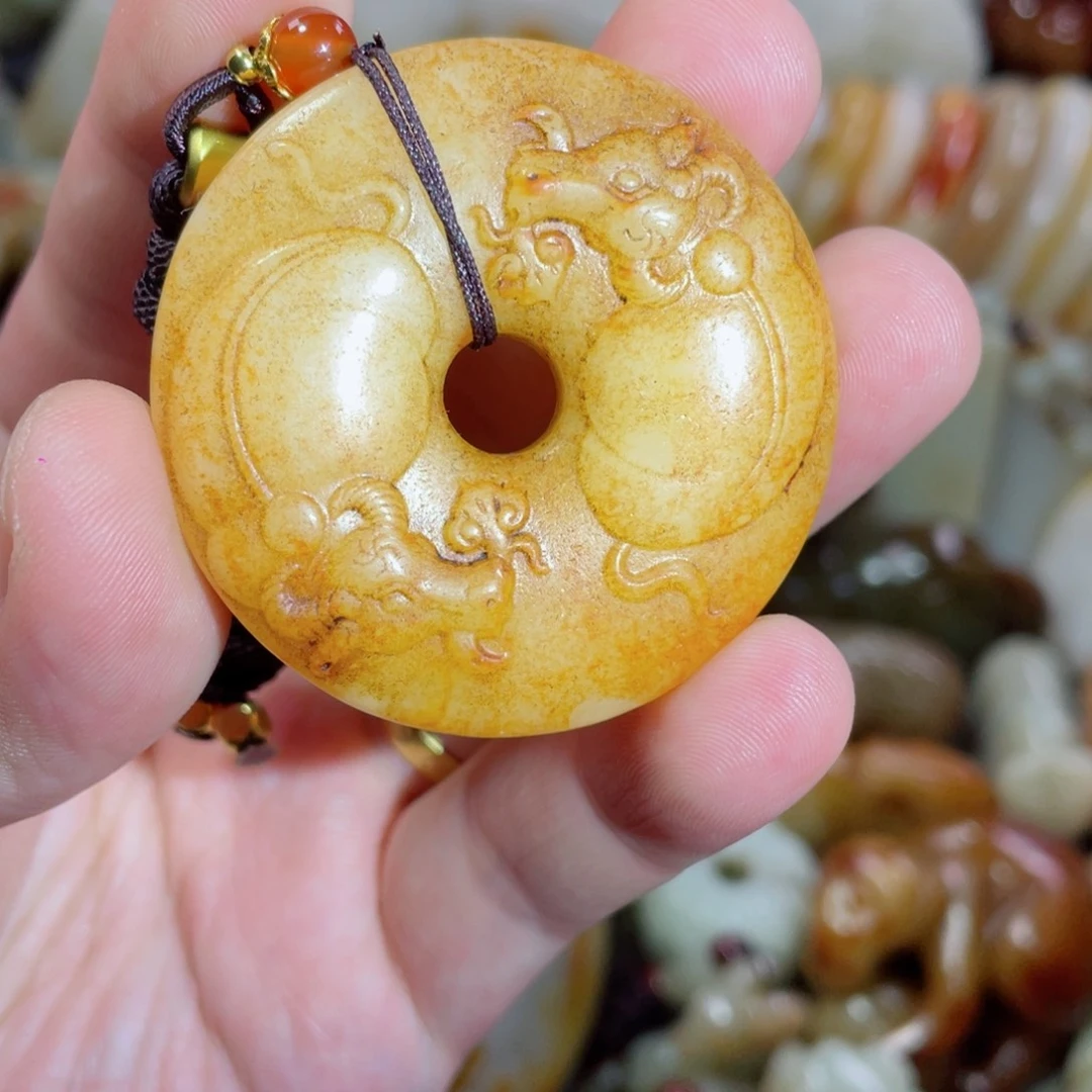 和田玉未镶嵌把件