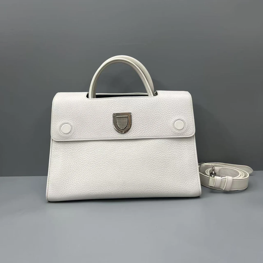 95新 DIOR/迪奥 白色荔枝纹盾牌包 尺寸30*20 SV15543