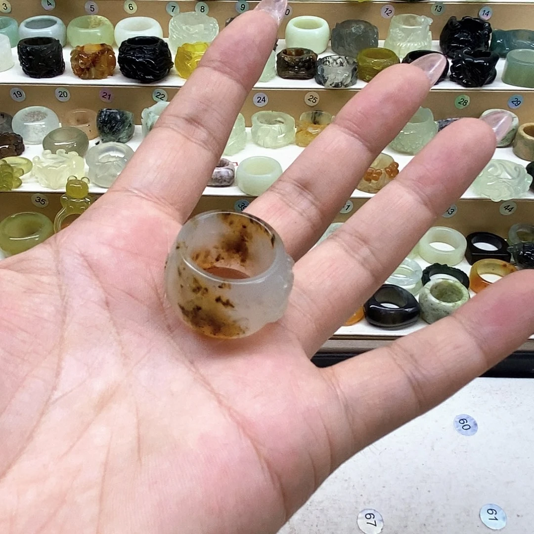 ****狐未镶嵌岫玉天然玉石戒指