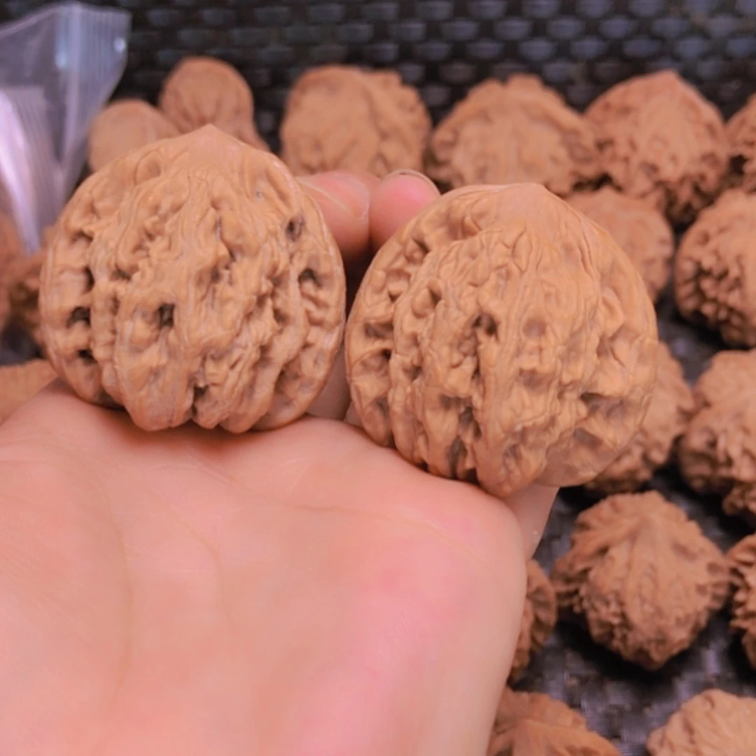 【闪购商品】核桃摆件39麦虎磕尖