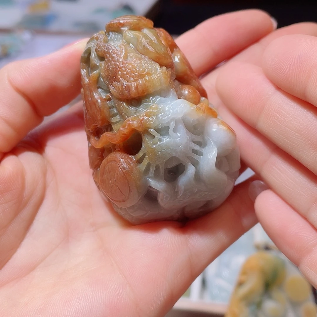 翡翠未镶嵌颈饰一个