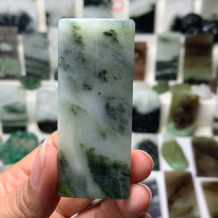 独山玉未镶嵌颈饰