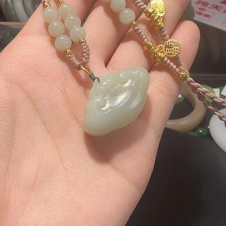 和田玉未镶嵌颈饰一套发