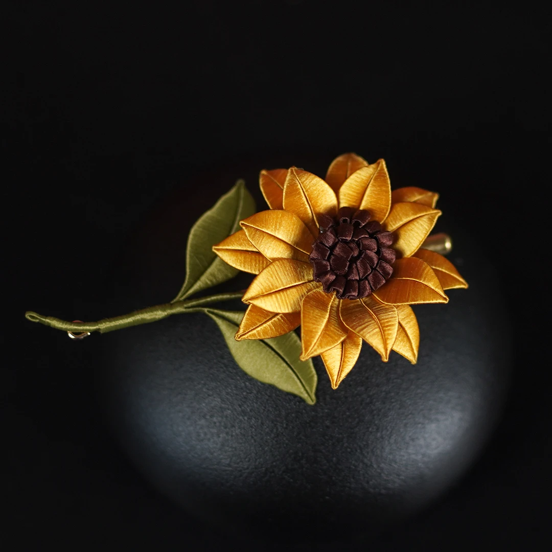 非遗缠花丨向日葵 纯手工国风新中式桑蚕丝线缠花胸针