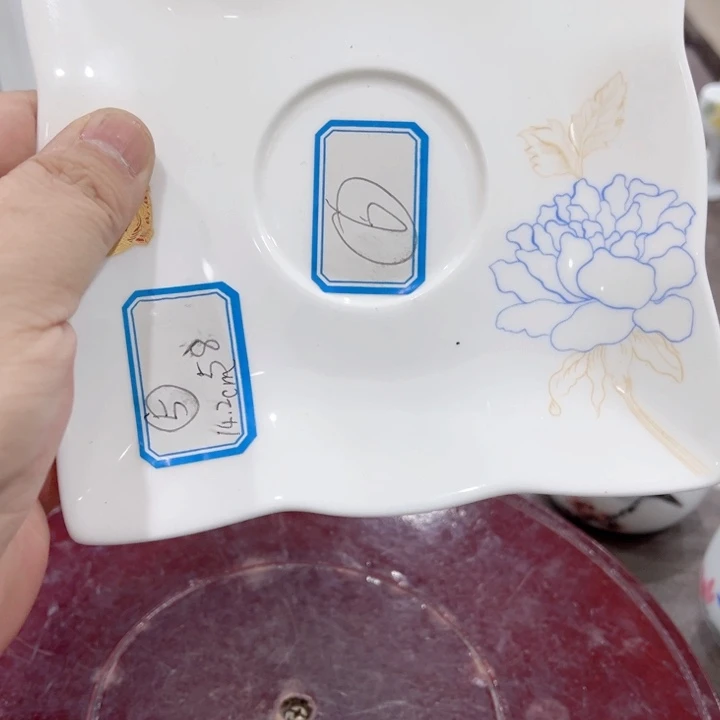 碟老***今釉下五彩的瓷器在瓷器