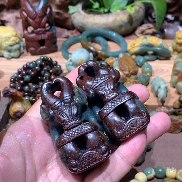 岫岩河磨玉（透闪石质玉）未镶嵌把件幻*