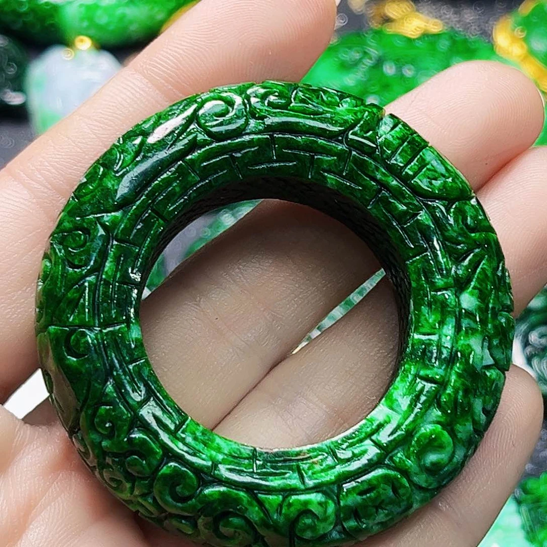 颈饰18K金镶嵌翡翠