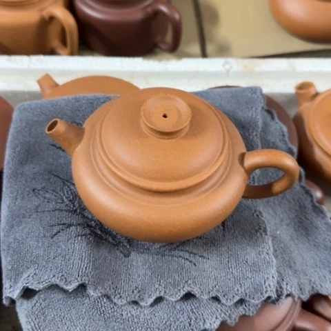 紫砂茶壶@*卢黄降坡泥200c c