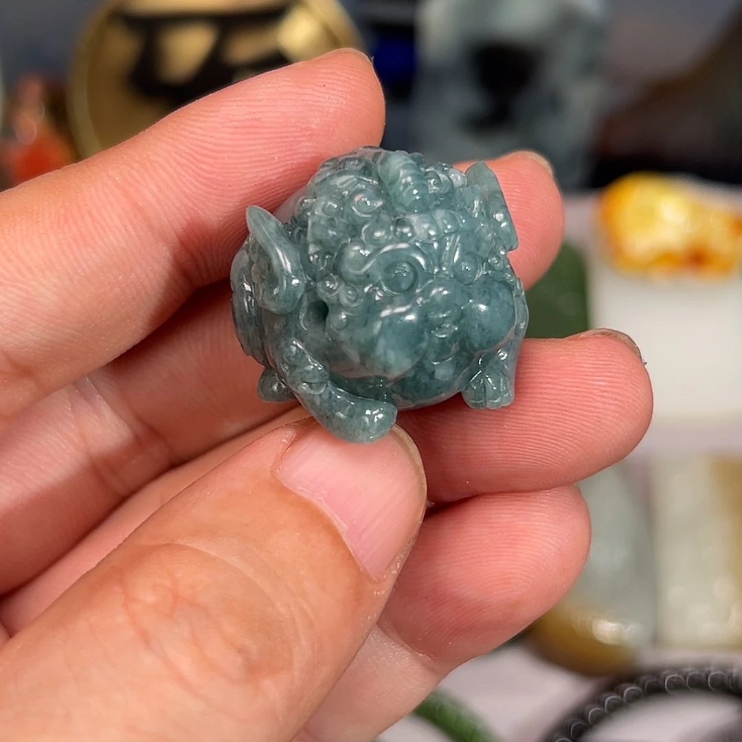 翡翠未镶嵌颈饰危地马拉豆豆种蓝水吞金兽飞天貔貅