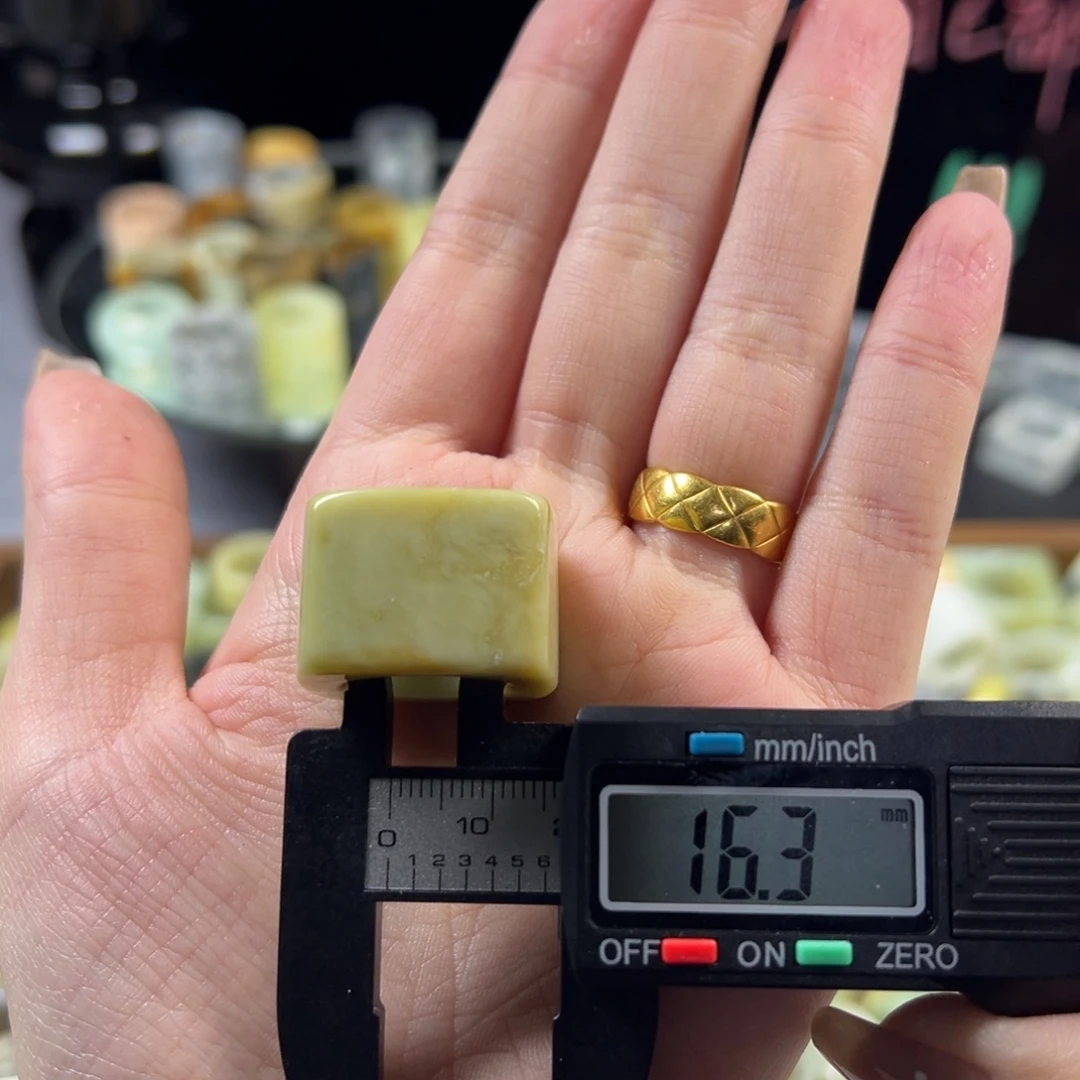 蛇纹石玉未镶嵌戒指