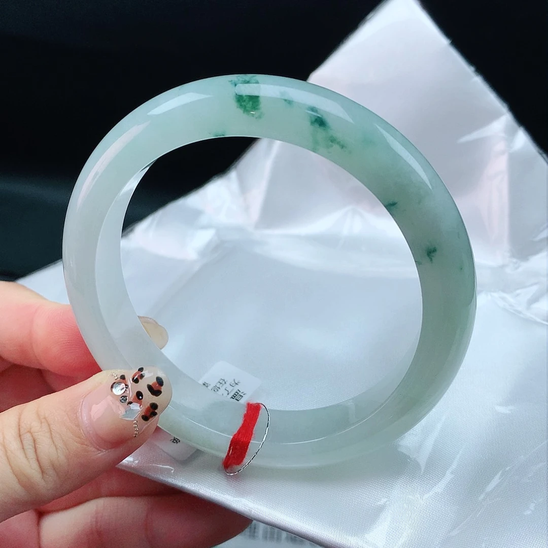 翡翠手镯未镶嵌60圈