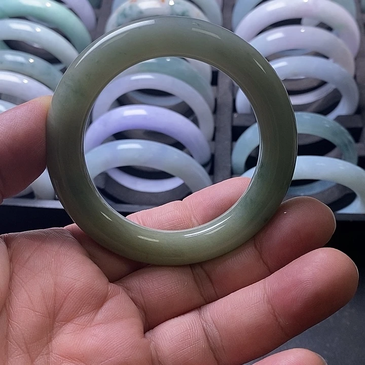 翡翠未镶嵌手镯8、圆