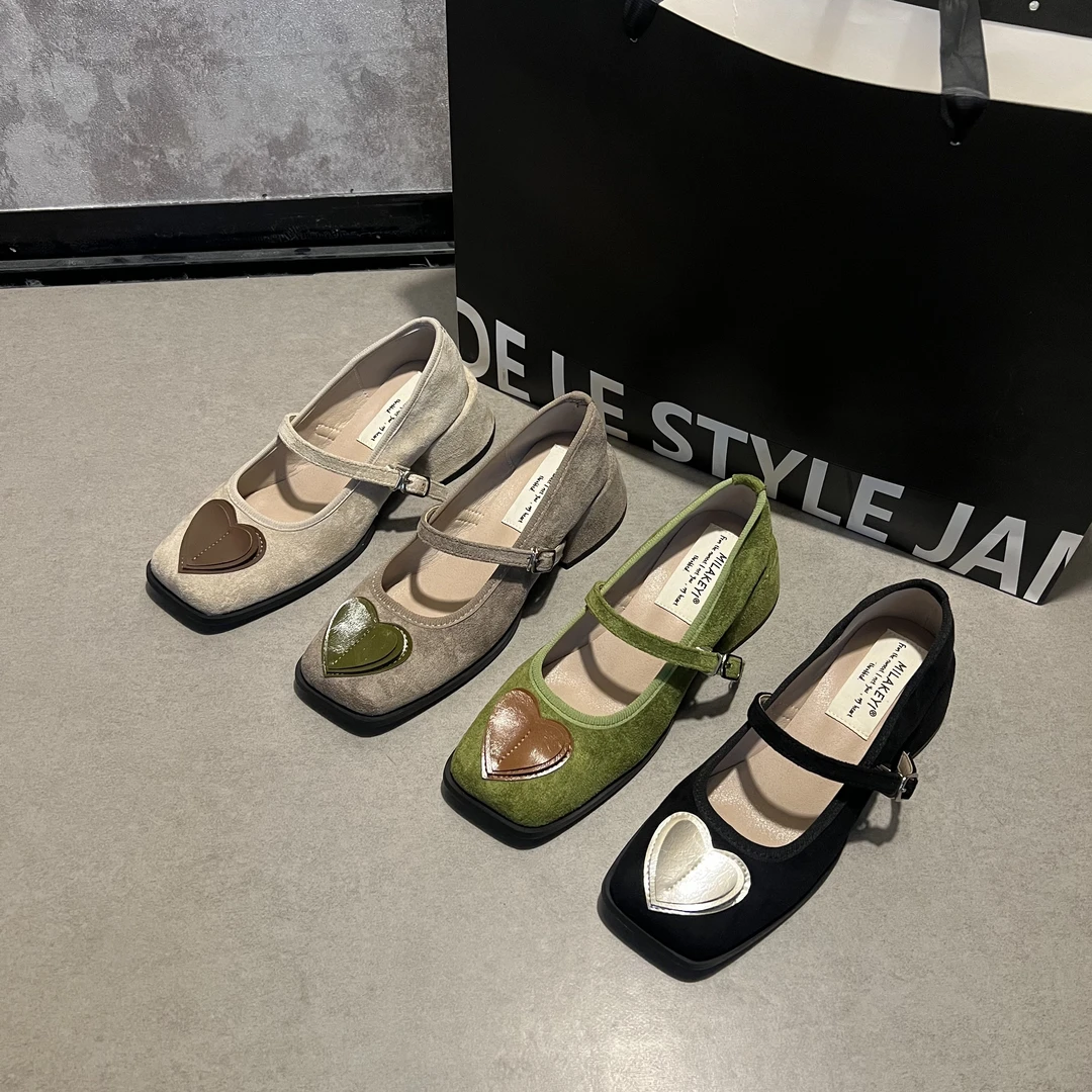 2025年秋季新款爱心装饰花法式气质高级感舒适爆款单鞋玛丽珍鞋