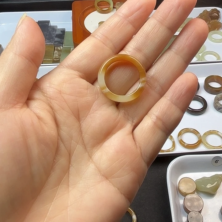 L****和田玉（糖玉）未镶嵌颈饰